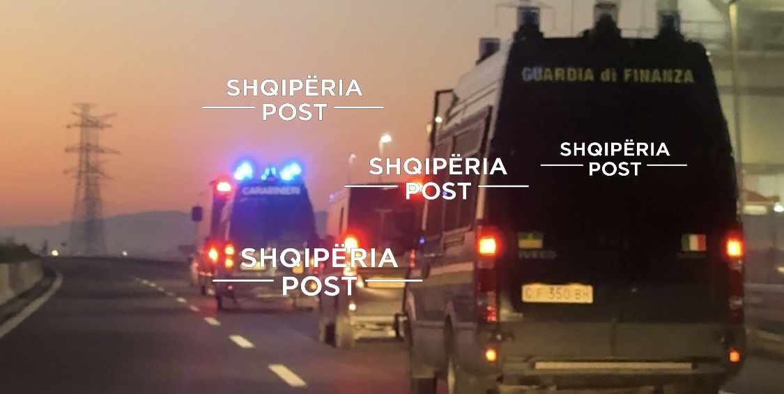 4 furgonë të policisë italiane, Guardia di Finanza, në rrugët e Shqipërisë në mëngjesin e sotëm