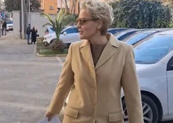 Kryemadhi në Spak për masën e sigurisë, batuta me gazetarët: E patë Big Brother? Nuk kishte fjet ILIRI se…