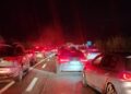Bllokohet autostrada Tiranë–Elbasan, Radha e trafikut deri në 4 km!