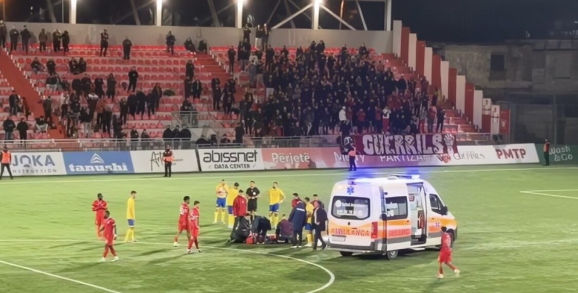 Lojtari i Partizanit bie pa ndjenja para tifozëve