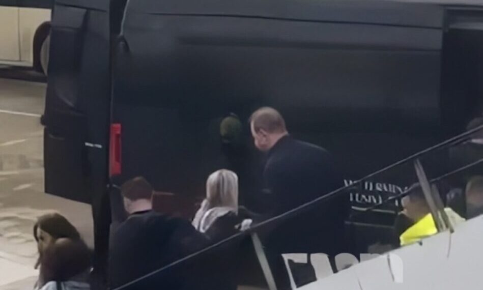 Sara Hoxha dhe Erion Gina kapen mat në aeroport