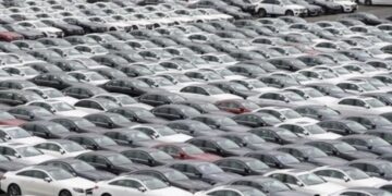 Ekonomia gjermane në krizë, industria shkurtoi 120 000 vende pune