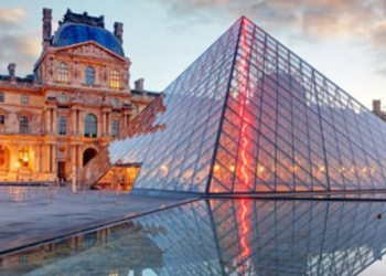 Louvre/ The museum that takes 100 days to see everything