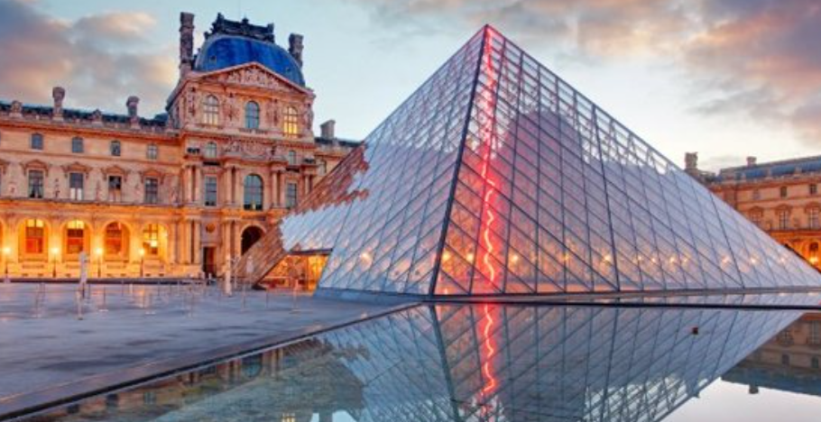 Louvre/ The museum that takes 100 days to see everything