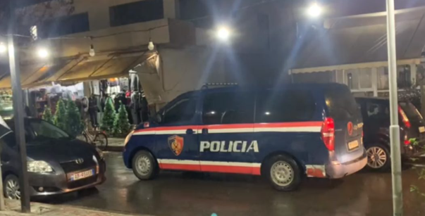 Konflikti i Rrjollit shpërthen edhe në Tiranë, të ftuarit sherr me grushta pas debatit në “Opinion”