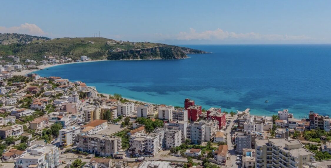 35-vjeçari merr peng prindërit e tij.