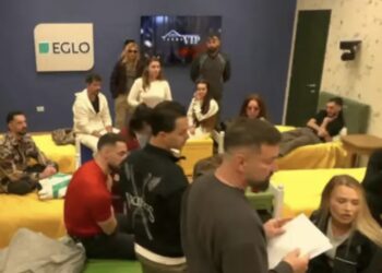 Incident në Ferma VIP/ Lopa i ha unazën nga dora fermeres